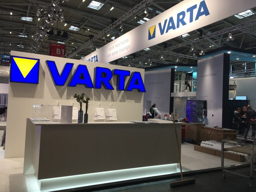Producătorul german de baterii VARTA intră din nou &icirc;n insolvență. Compania invocă scăderea cererii și pierderea unui client strategic / Investiția de un miliard de euro &icirc;n Rom&acirc;nia nu s-a mai materializat