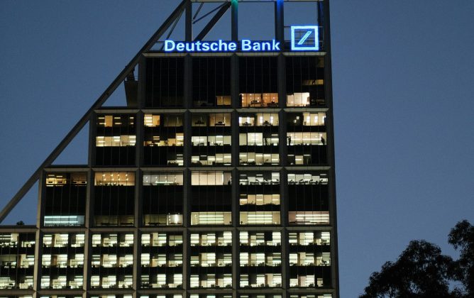 Profitul Deutsche Bank, cel mai mare grup bancar din Germania, aproape de un nivel record &icirc;n trimestrul doi din 2026