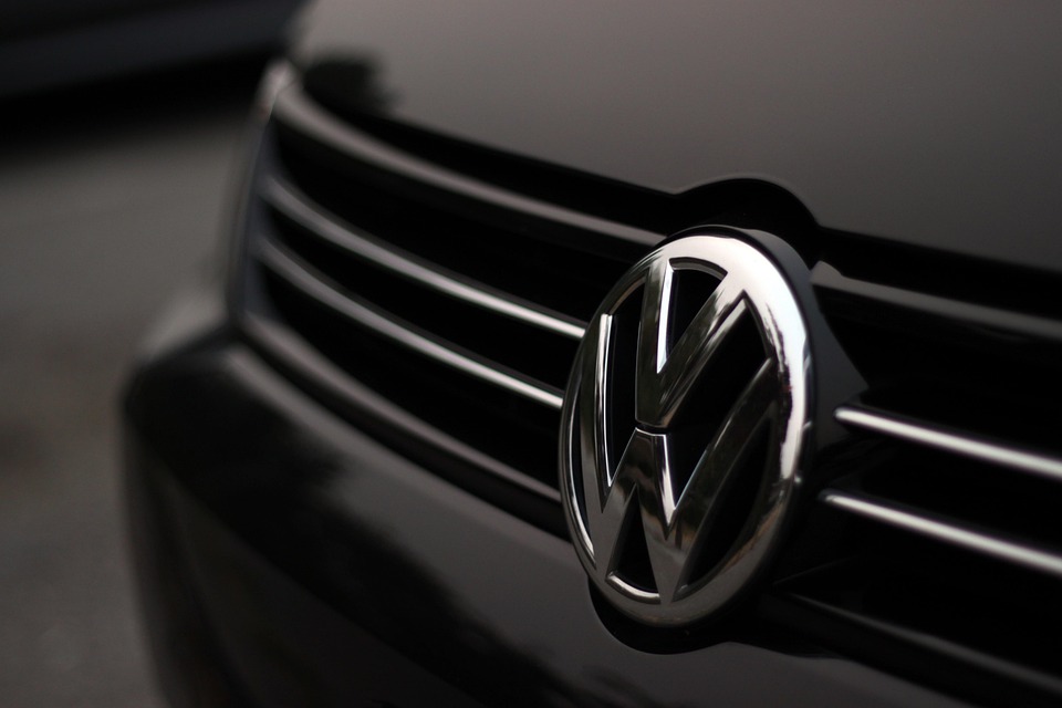 Profitul Volkswagen s-a prăbușit cu aproape 33% &icirc;n trimestrul al doilea / V&acirc;nzările din China au scăzut cu peste o treime