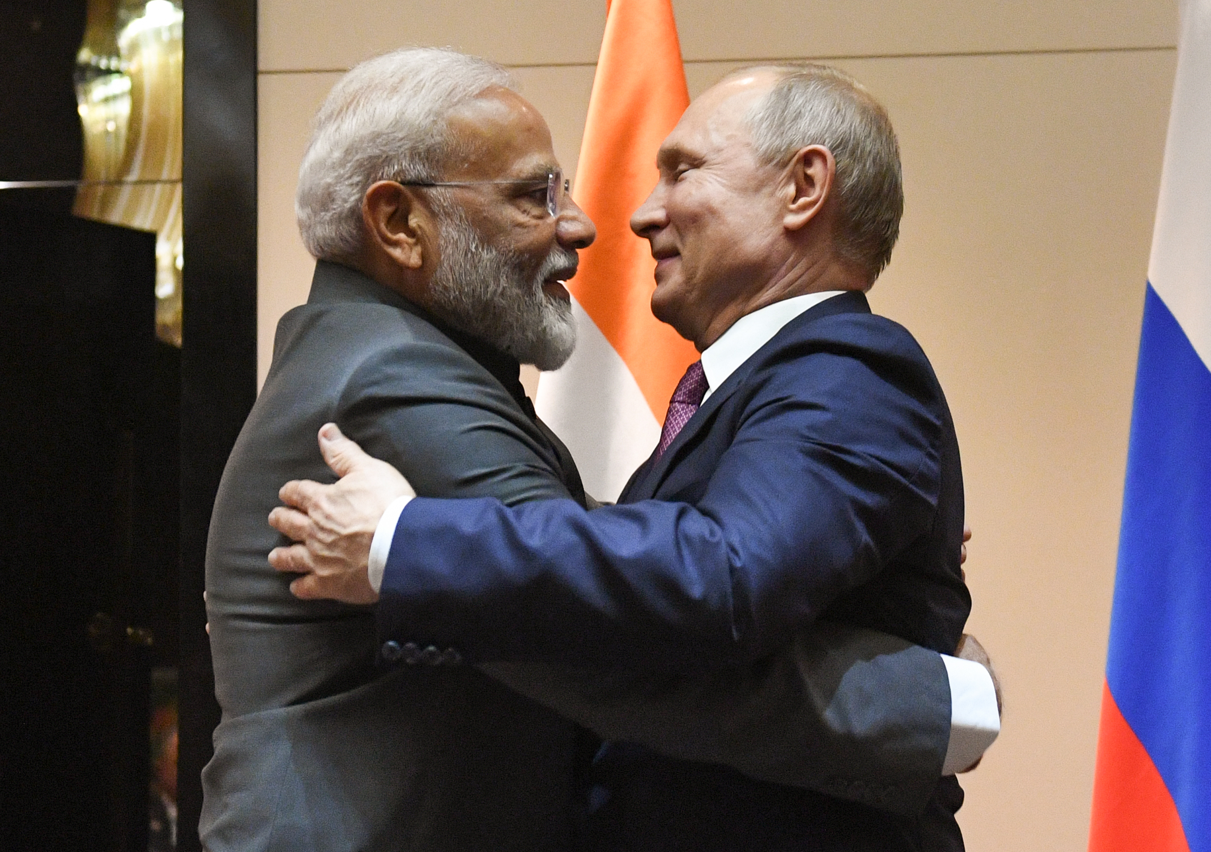 Putin l-a rugat pe Modi să mărească cantitatea de benzină trimisă &icirc;n Rusia. Moscova a ajuns la minimul de rafinare &icirc;n 24 de ani