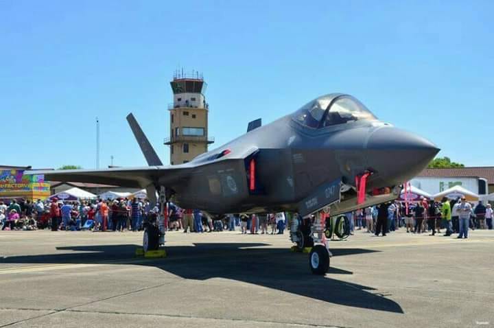 Războaiele schimbă agenda industriei aeronautice