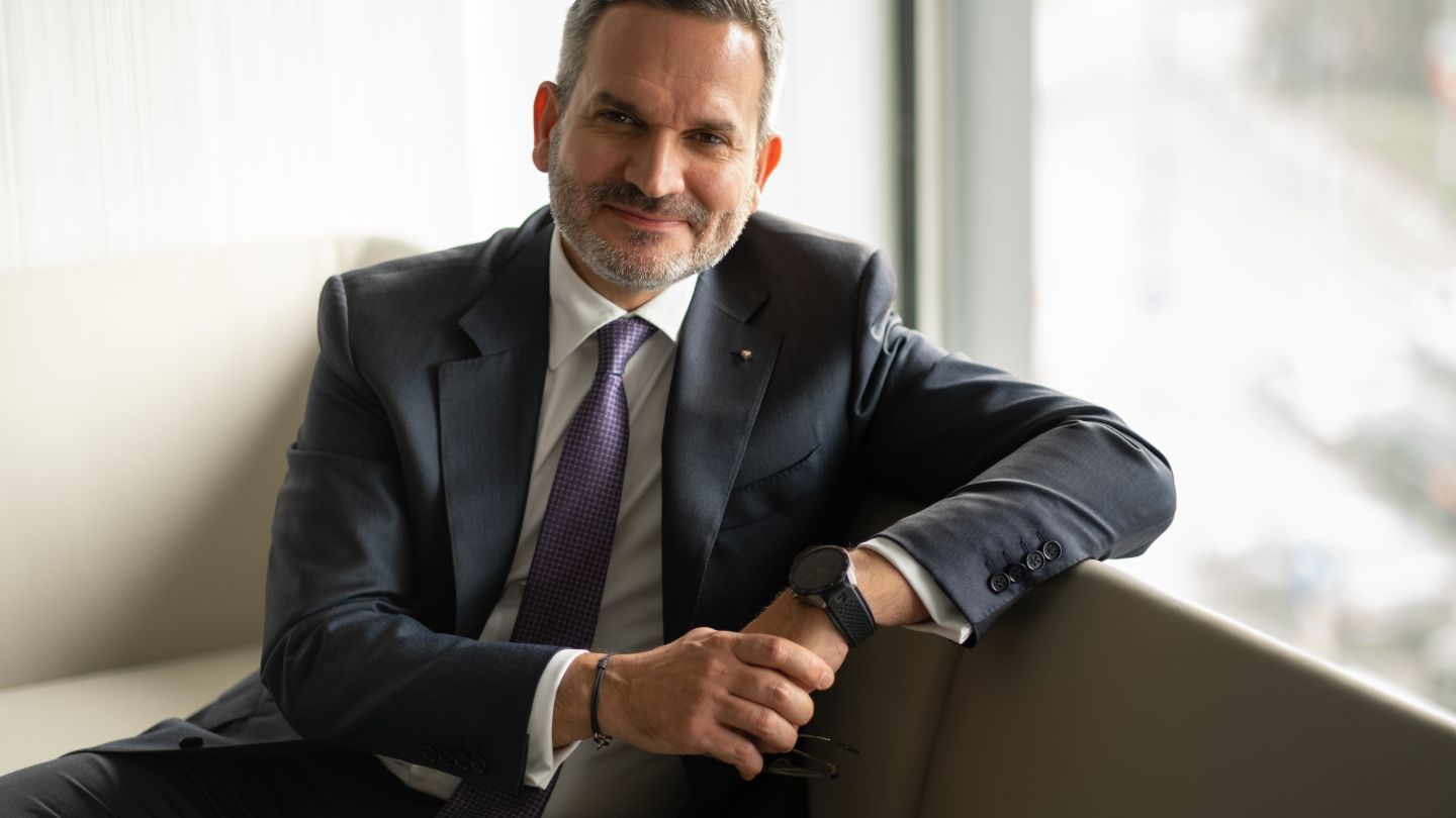 Reacție puternică a lui Omer Tetik, CEO-ul celei mai mari bănci din Rom&acirc;nia, după amenda ROBOR: &bdquo;Consiliul Concurenței &icirc;ncurajează populismul&rdquo;
