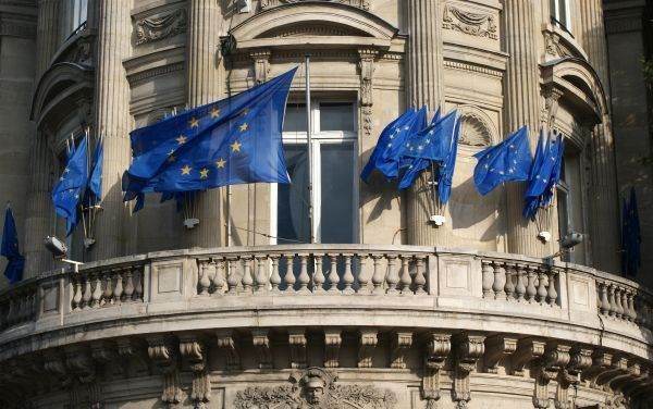 Reuters: CE vrea să elimine interferenţa politică &icirc;n fuziunile bancare