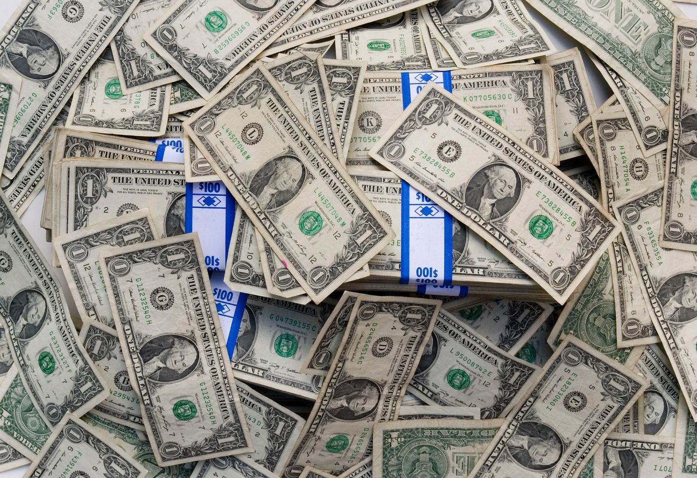 Reuters: Dolarul a scăzut uşor &icirc;n Asia, după trei zile de creştere, pe fondul redresării &icirc;ncrederii investitorilor