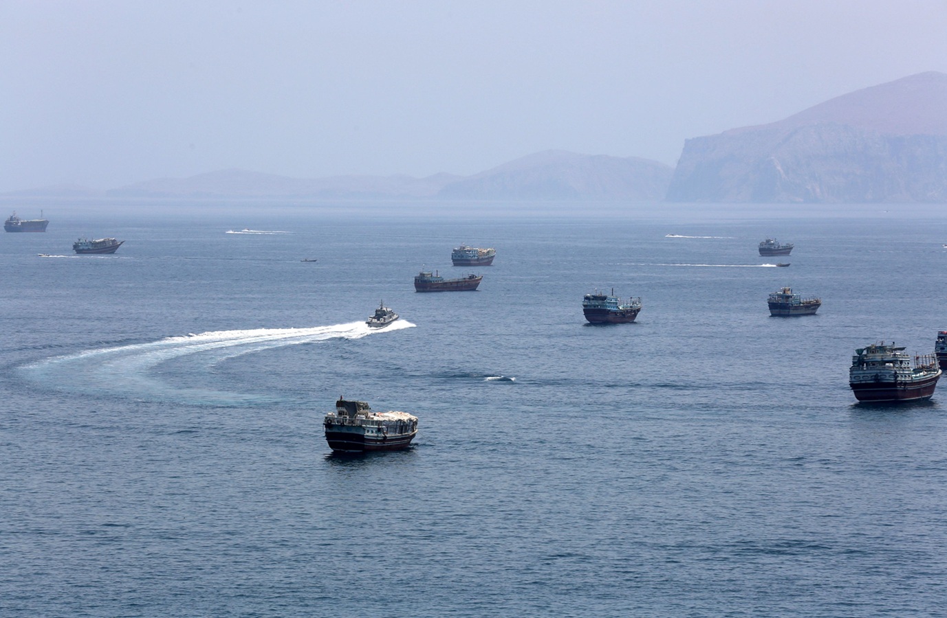 Reuters: Iranul le-a cerut rebelilor Houthi din Yemen să blocheze accesul &icirc;n Marea Roșie dacă SUA &icirc;i vor lovi rețeaua electrică