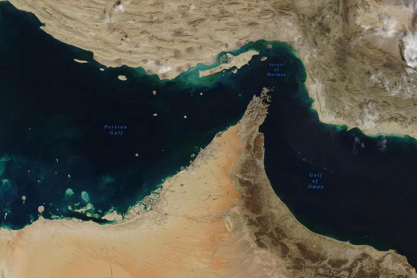 Risc major &icirc;n Str&acirc;mtoarea Ormuz. Atacurile Iranului reduc drastic traficul maritim