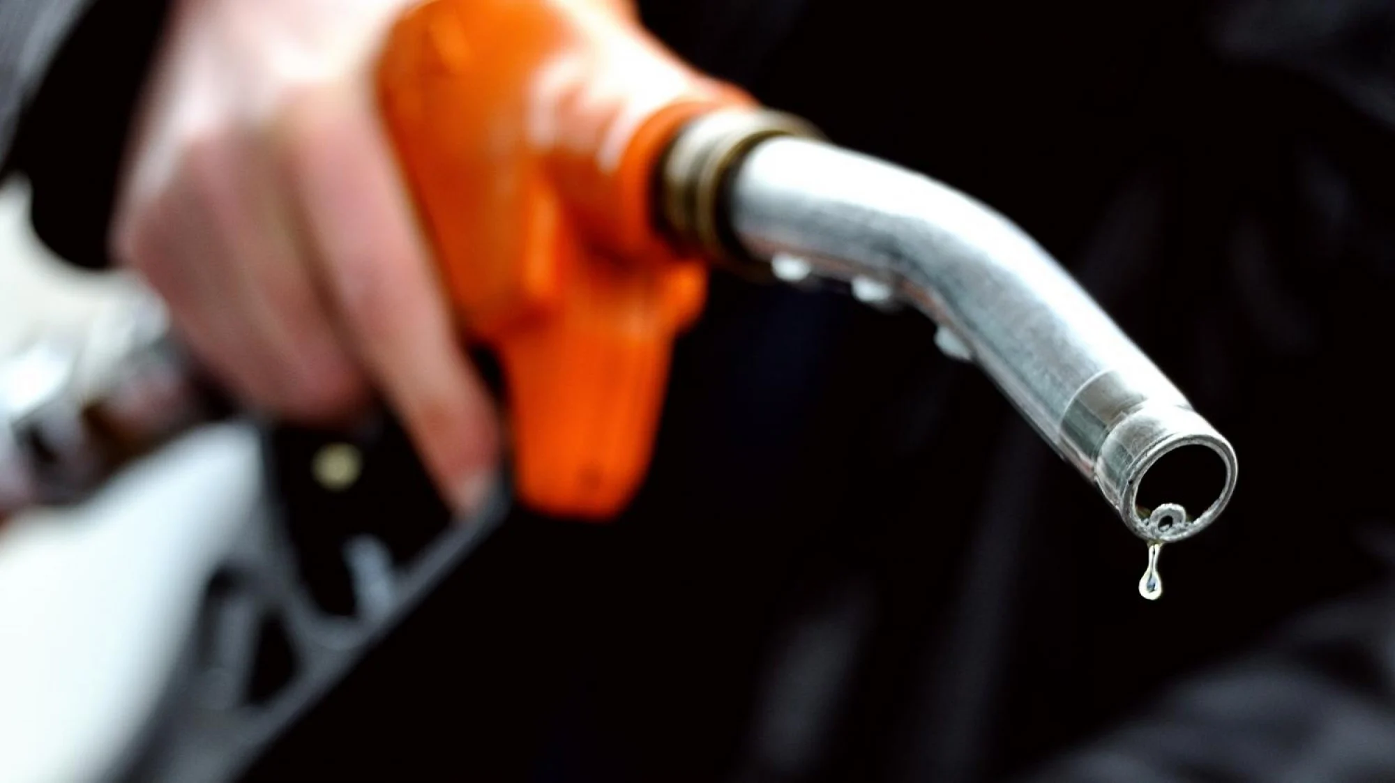 Rom&acirc;nia are cea mai scumpă motorină din regiune. O nouă lege ar putea reduce prețurile la pompă cu p&acirc;nă la 84 de bani pe litru
