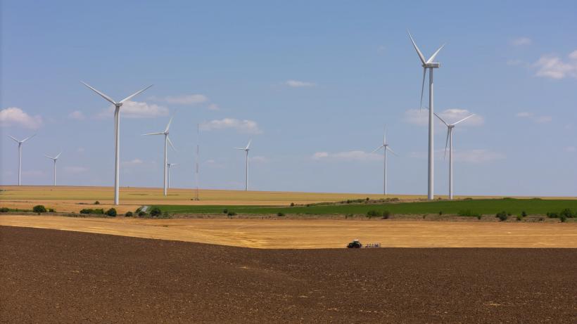 România mizează pe vânt și soare: noi proiecte energetice aprobate de ANRE