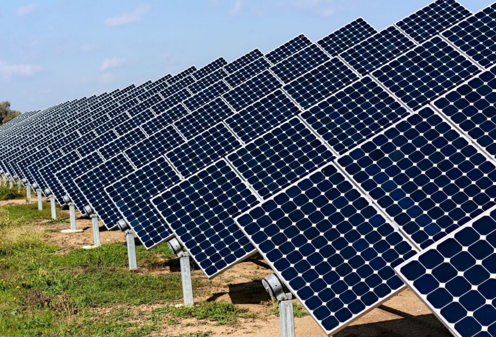România poate conecta 17% din capacitatea planificată de energie regenerabilă prin centralele sale hidroelectrice, evitând blocajele din rețea