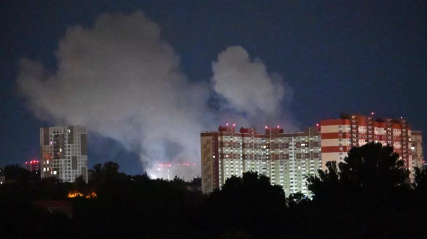 Rusia a atacat Kievul cu rachetă balistică: are loc un incendiu &icirc;n două districte / A fost anunţată o alertă de raid aerian