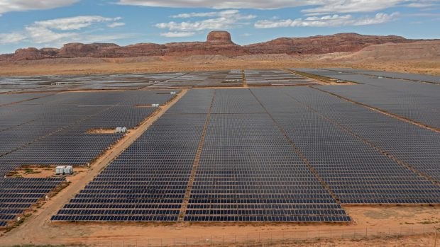 Schimbare istorică &icirc;n SUA. Fotovoltaicele &icirc;ncep să producă mai multă energie dec&acirc;t cărbunele, &icirc;n pofida măsurilor luate de administrația Trump