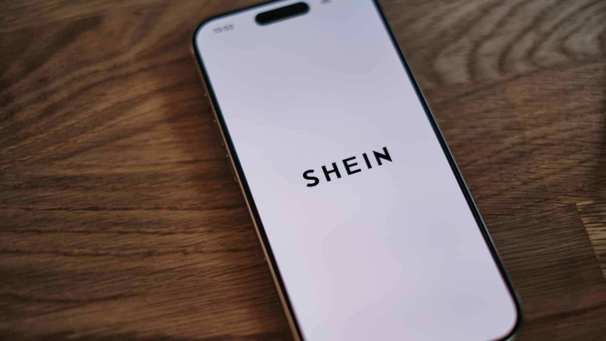 Shein intră pe bursă cu fr&acirc;na trasă: gigantul modei online raportează pierderi &icirc;naintea listării de la Hong Kong