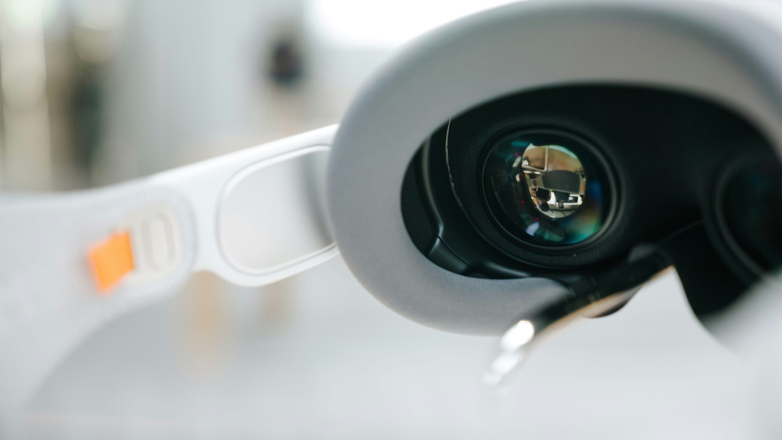 Snap lansează &bdquo;Specs&rdquo;, ochelarii AR pentru publicul larg