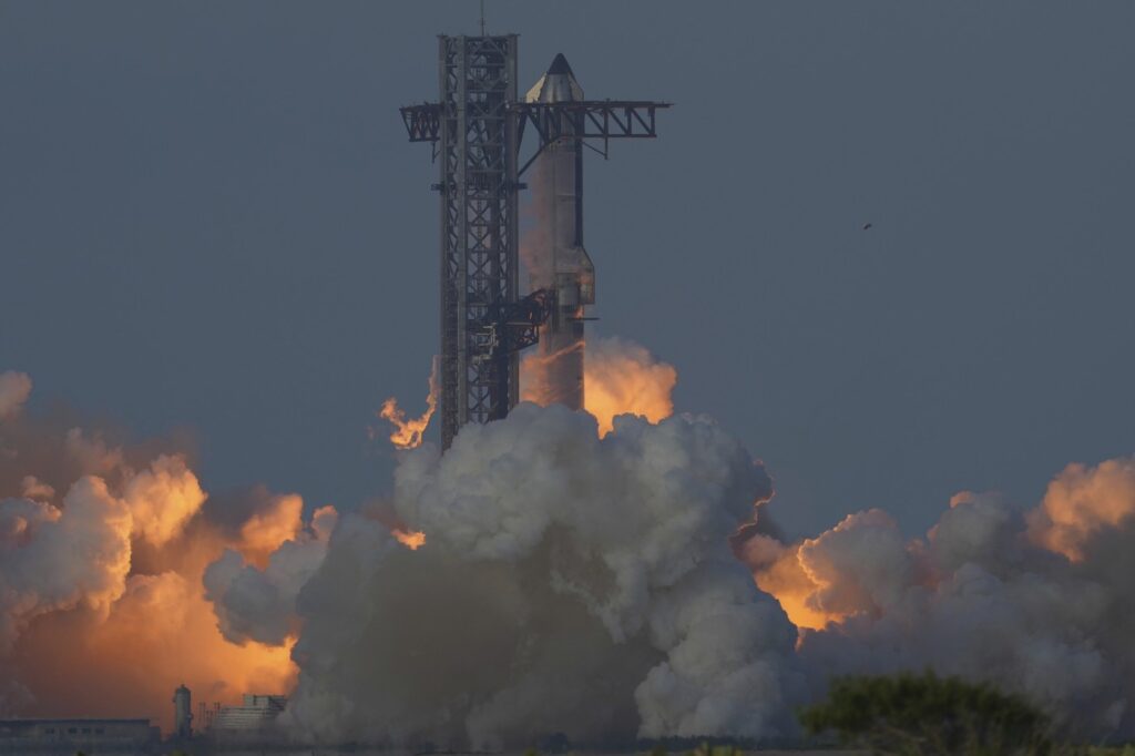 SpaceX a lansat mai mulți sateliți dec&acirc;t restul lumii la un loc și &icirc;și consolidează dominația pe piața spațială