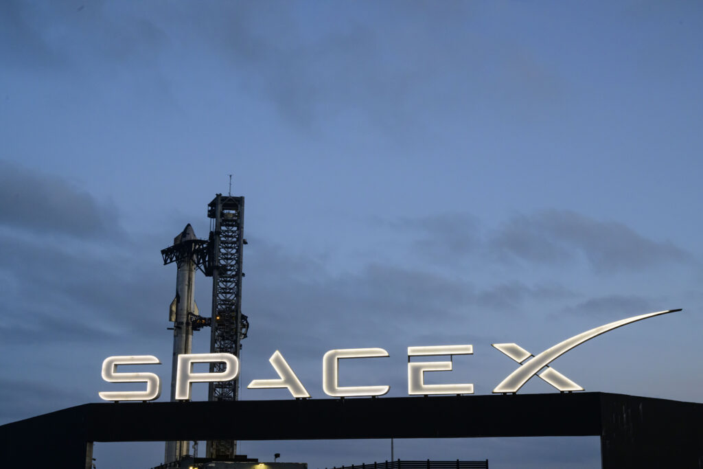 SpaceX pregătește cea mai mare listare la bursă din istorie. Elon Musk ar putea deveni primul trilionar din lume