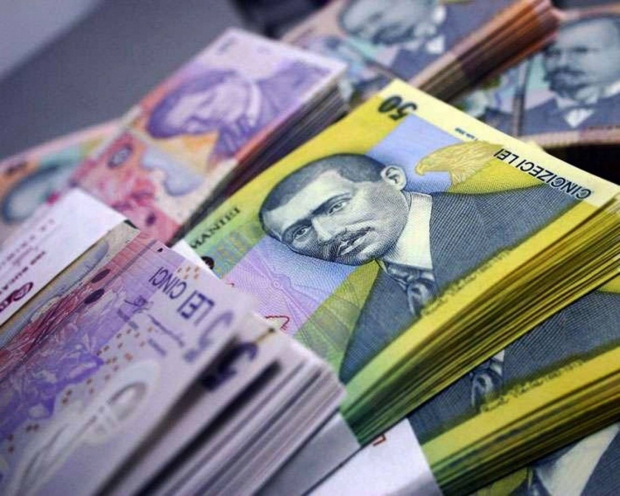 Statul s-a &icirc;mprumutat cu aproape 800 de milioane de euro de la bănci