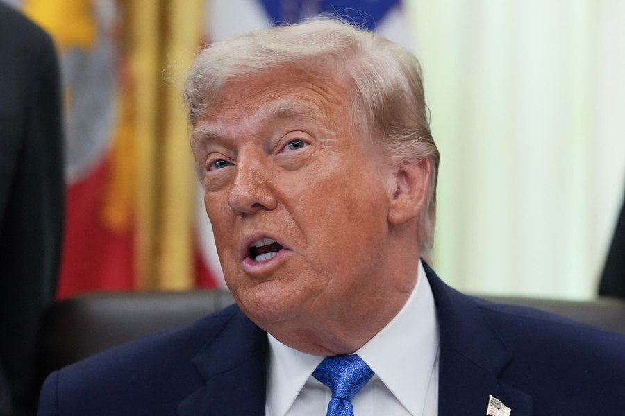 Strategia lui Trump pentru medicamente: Taxe vamale uriașe ca să mută producția &icirc;n SUA