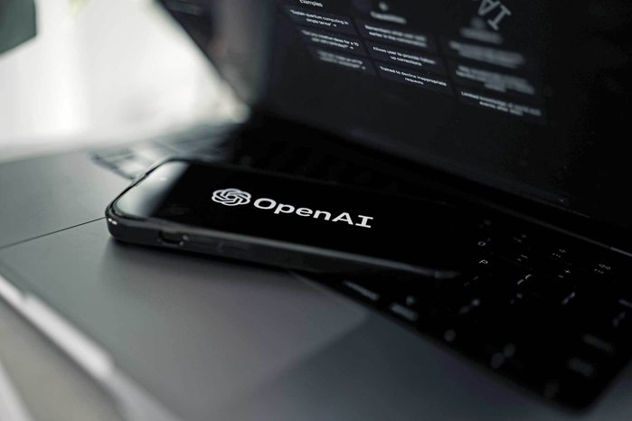 SUA restricţionează cipurile, dar nu şi AI-ul. OpenAI şi Google au v&acirc;ndut modele avansate de inteligenţă artificială unor companii chineze aflate pe lista neagră a Pentagonului, suspectate că ar avea legături cu armata Chinei