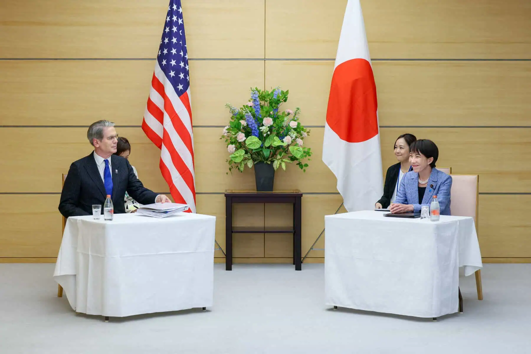 SUA str&acirc;ng r&acirc;ndurile cu aliații din Asia, &icirc;nainte de summitul Trump-Xi. Premierul Japoniei: &rdquo;Vom ridica alianța Japonia-SUA la cote și mai &icirc;nalte&rdquo;