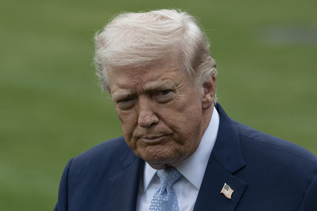 &bdquo;Sunt pe lista lor de mult timp&rdquo;. Trump spune că a lăsat &bdquo;instrucțiuni&rdquo; &icirc;n cazul &icirc;n care Teheranul va reuși să-l asasineze
