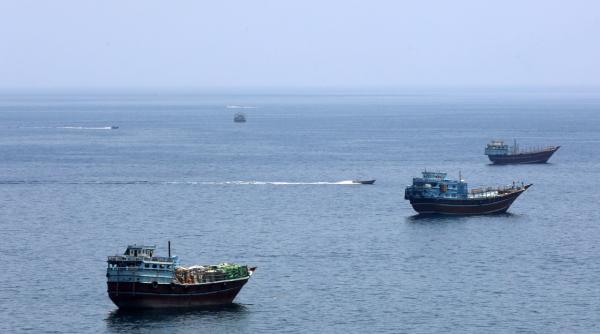 Sute de nave blocate reiau tranzitul prin Strâmtoarea Ormuz printr-o acțiune a ONU