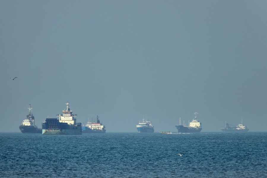 Tensiuni &icirc;n Str&acirc;mtoarea Ormuz. Iranul a interceptat șase nave care ar fi &icirc;ncercat să folosească o rută &bdquo;ilegală și nesigură&rdquo;