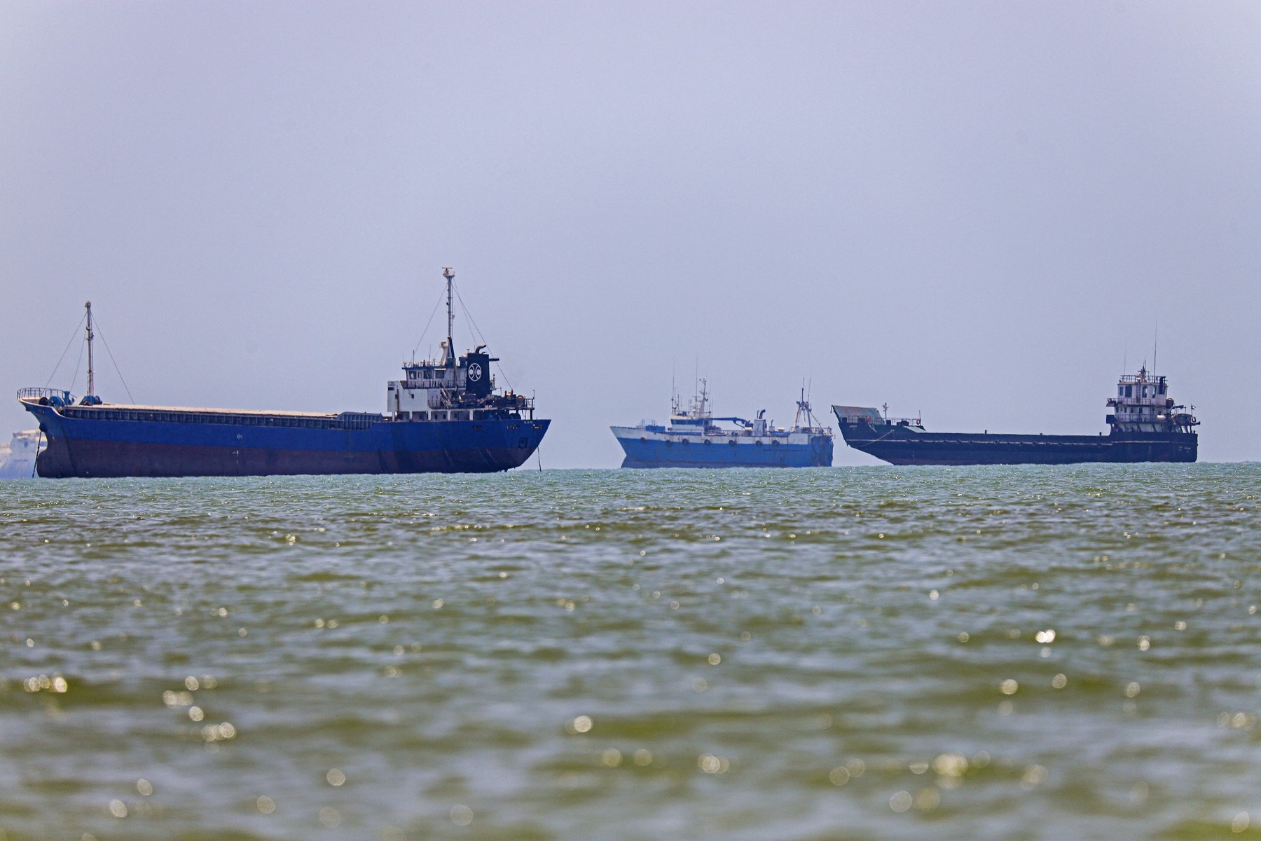 Tensiuni &icirc;n Str&acirc;mtoarea Ormuz: Iranul revendică din nou controlul traficului maritim, după atacul asupra unei nave &icirc;n apropiere de Oman