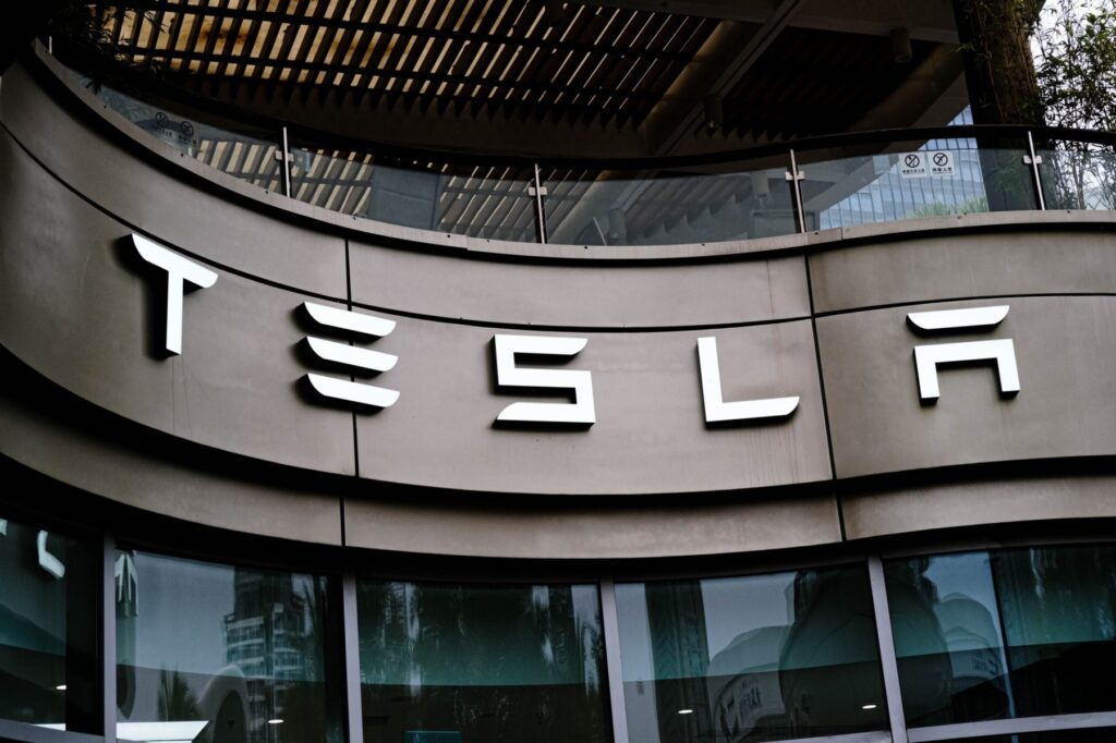 Tesla dezamăgește investitorii cu un profit sub estimări / Acțiunile au scăzut după publicarea rezultatelor