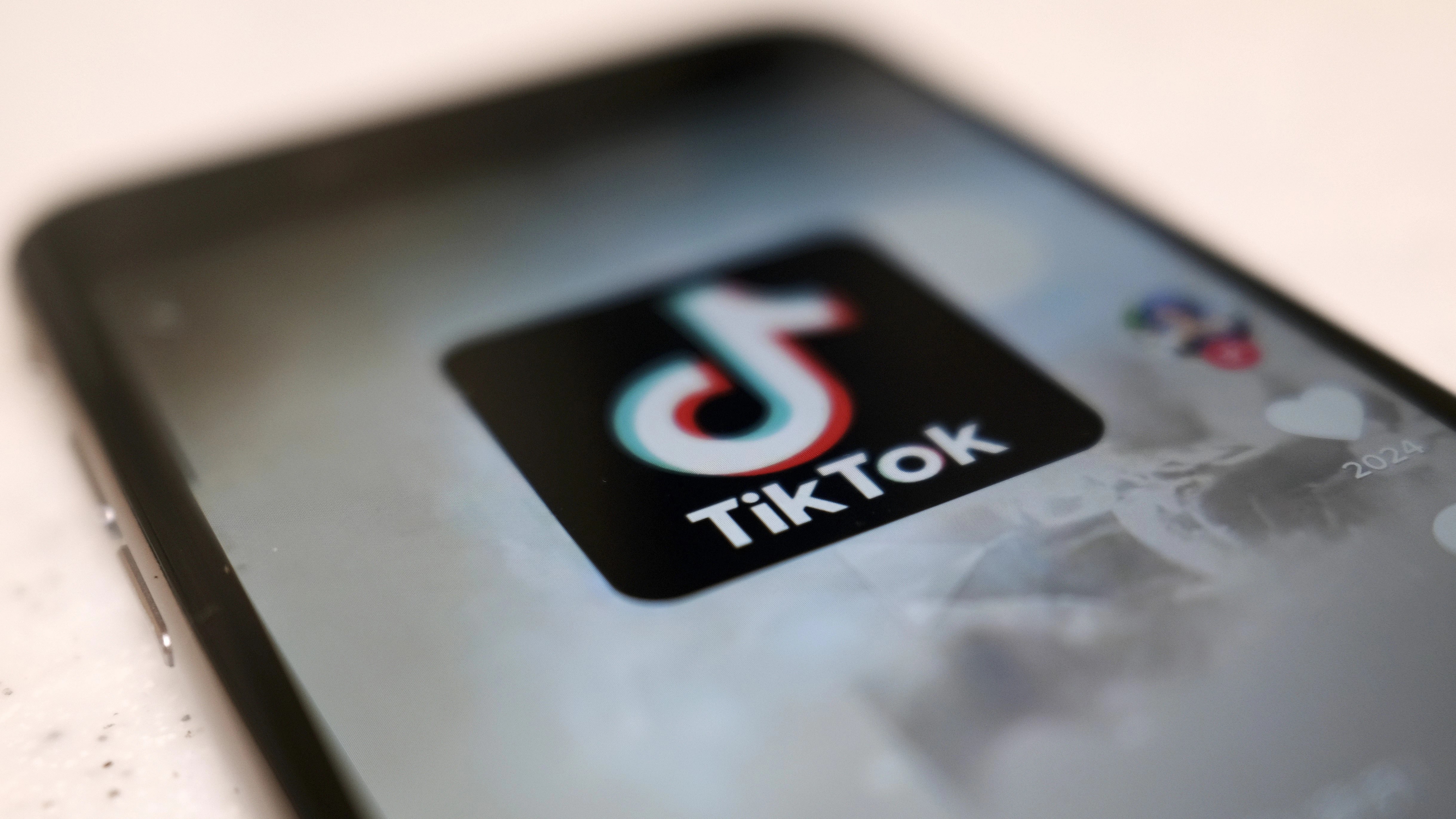 TikTok riscă o amendă uriașă din partea UE, care acuză platforma că nu protejează &icirc;n mod corespunzător minorii
