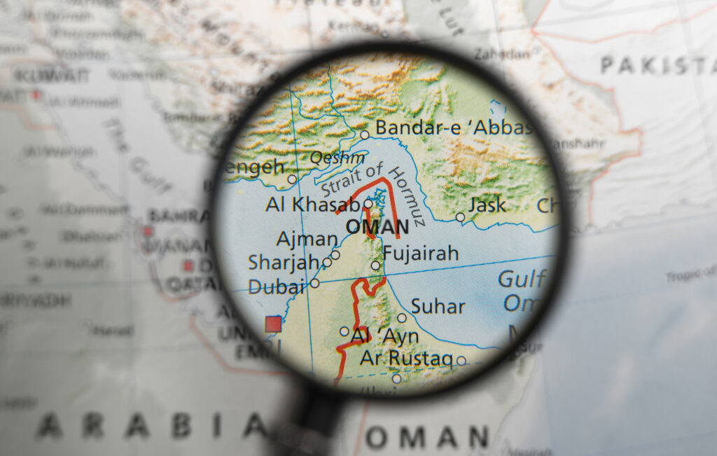 Traficul maritim se prăbuşeşte &icirc;n Str&acirc;mtoarea Ormuz: după schimbul de lovituri &icirc;ntre SUA şi Iran / Majoritatea navelor care au traversat str&acirc;mtoarea şi-au decuplat transponderul, sau au luat-o prin apele iraniene