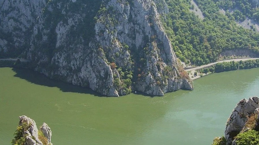 Transelectrica avizează un parc fotovoltaic de 273 MW cu stocare. Proiect major p&acirc;nă &icirc;n 2027