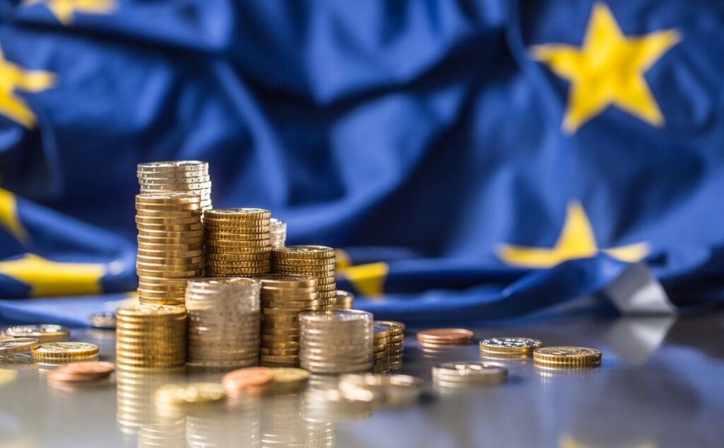 Trei motive pentru care Rom&acirc;nia ar trebui să adopte euro c&acirc;t mai rapid. Prim-viceguvernatorul BNR Leonardo Badea, editorial &icirc;n presa germană