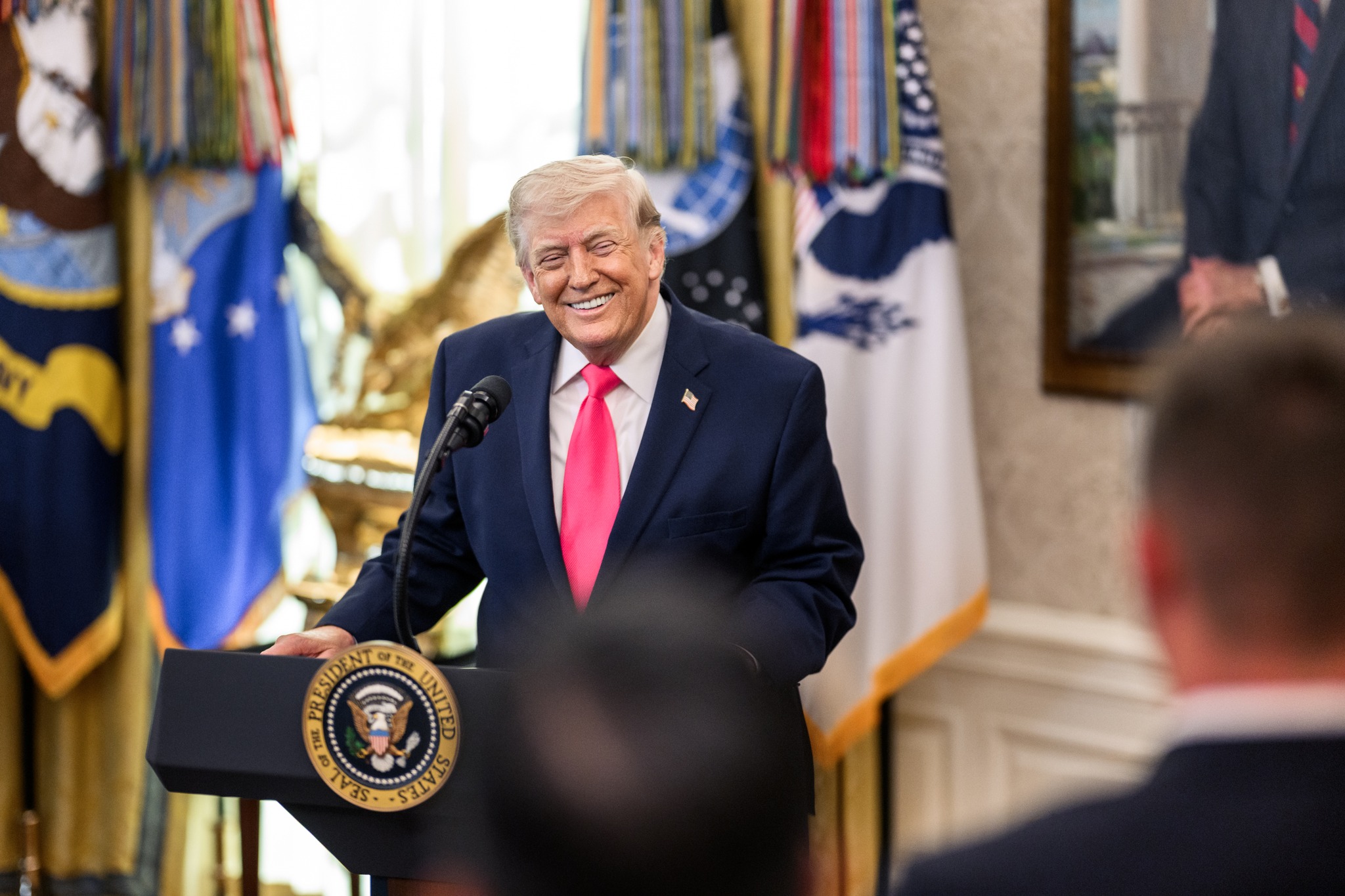 Trump alege un procuror din New York pentru a conduce permanent serviciile de informaţii