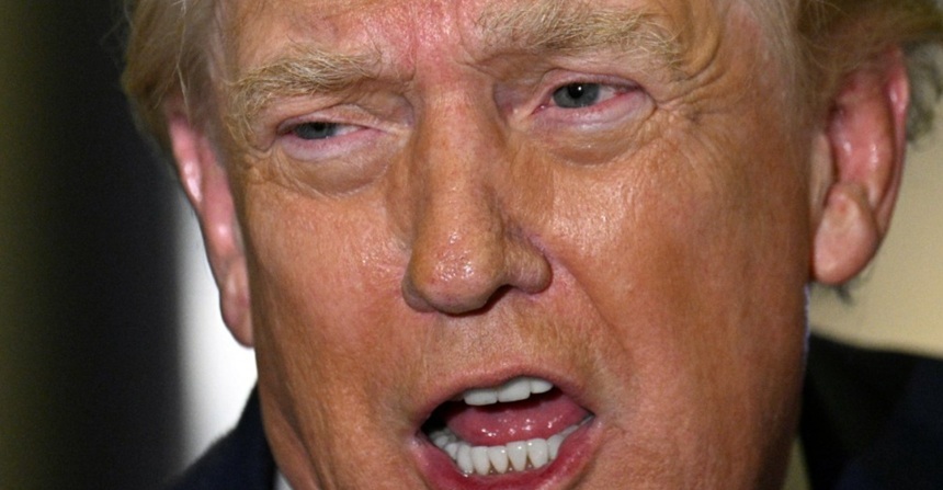 Trump ameninţă Iranul şi pe rebelii huthi cu o &rdquo;pedeapsă militară majoră&rdquo;