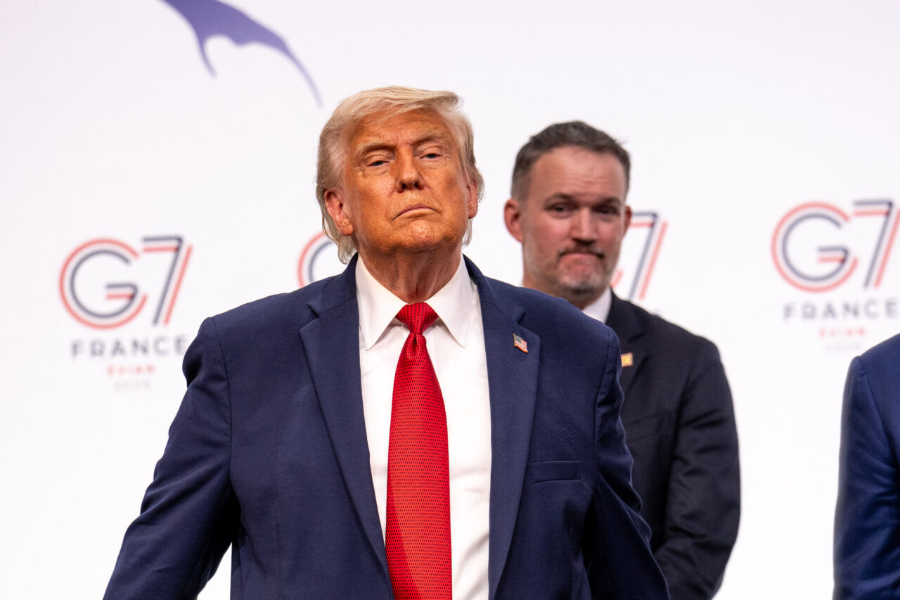 Trump anunță că Statele Unite vor percepe taxe pentru tranzitul prin Str&acirc;mtoarea Ormuz. &bdquo;Vom deveni protectorii Str&acirc;mtorii și vom fi plătiți pentru asta&rdquo;