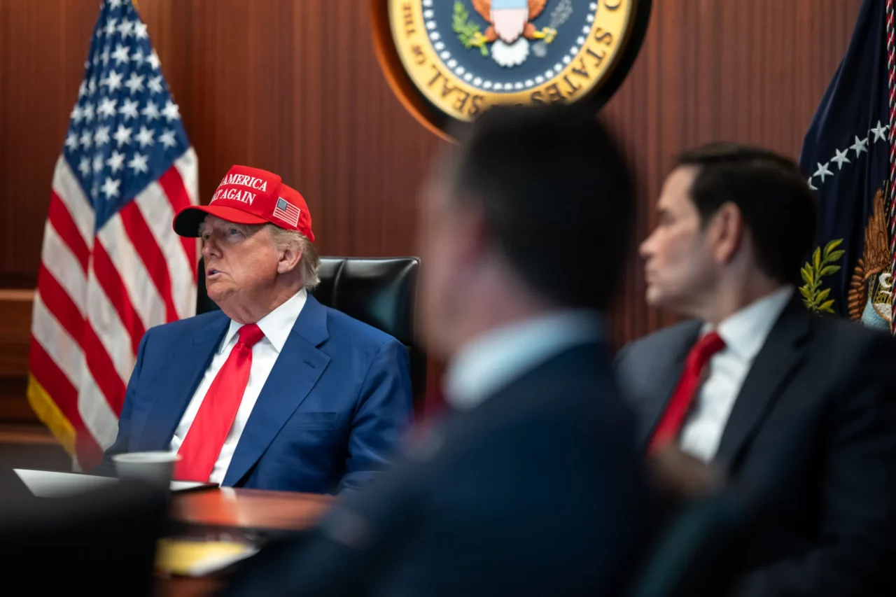 Trump anunță că SUA sunt pregătite pentru a efectua cel mai devastator atac asupra Iranului de la &icirc;nceperea războiului