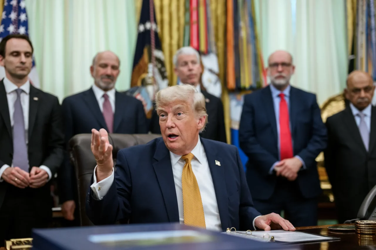 Trump anunță taxe vamale de p&acirc;nă la 200% pentru medicamentele generice importate &icirc;n SUA: &bdquo;Obiectivul este protejarea populației americane&rdquo;