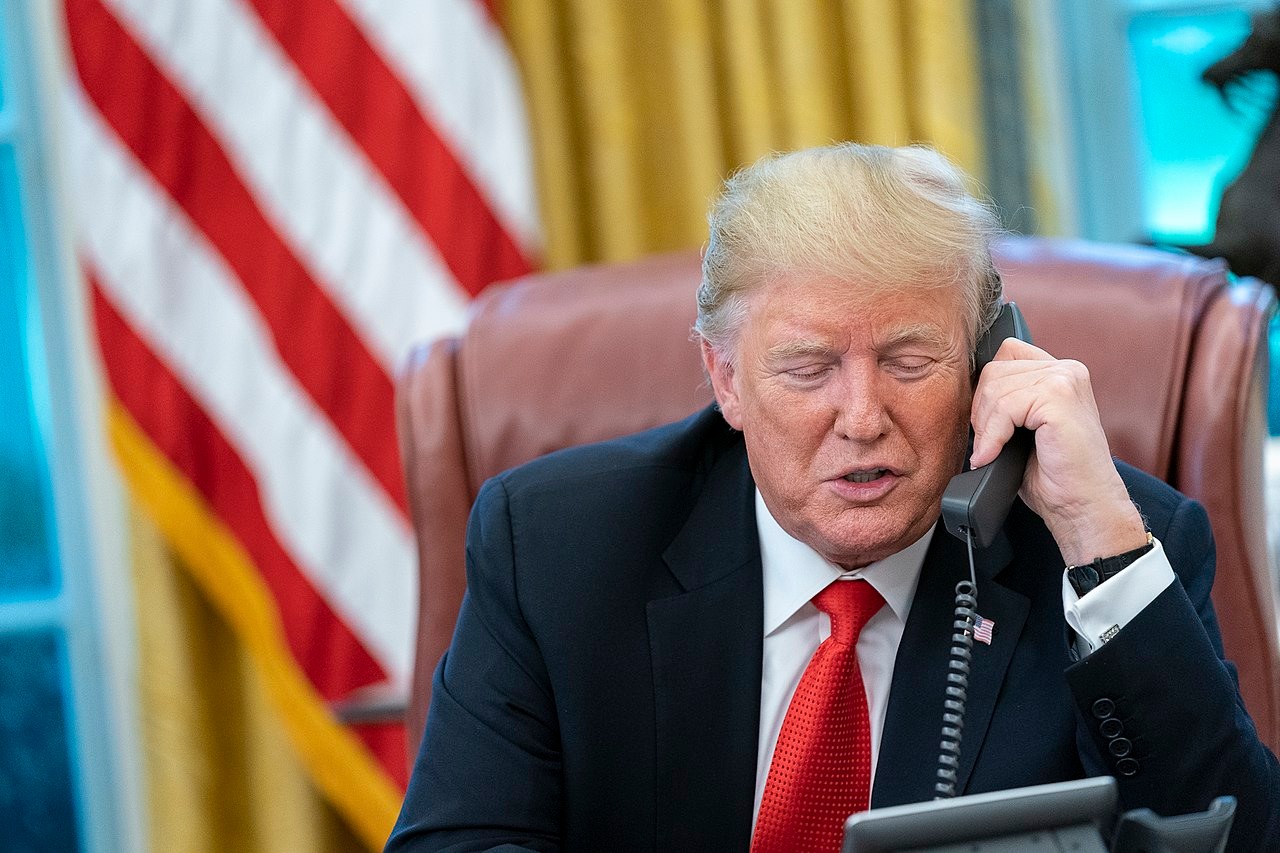 Trump: &bdquo;Dialogul cu Iranul continuă, dar SUA sunt pregătite să reia atacurile dacă diplomația eșuează&rdquo;