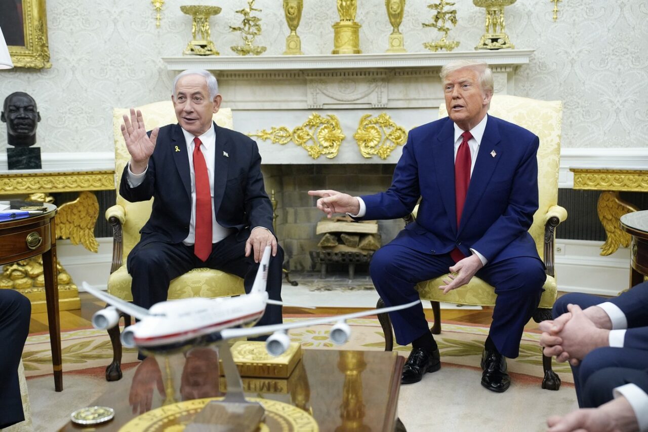 Trump &icirc;l primește pe Netanyahu la Casa Albă. Ce problemă &icirc;l aduce din nou pe premierul israelian la Washington