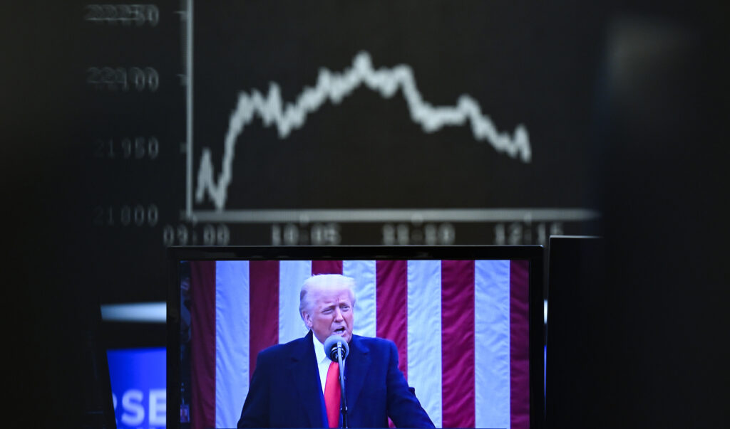 Trump impune noi tarife vamale de p&acirc;nă la 12,5% pentru 60 de parteneri comerciali, inclusiv UE