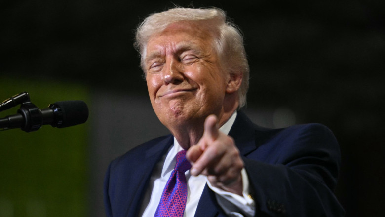 Trump revine asupra anunțului privind aplicarea unei taxe vamale de 20% pentru Str&acirc;mtoarea Ormuz