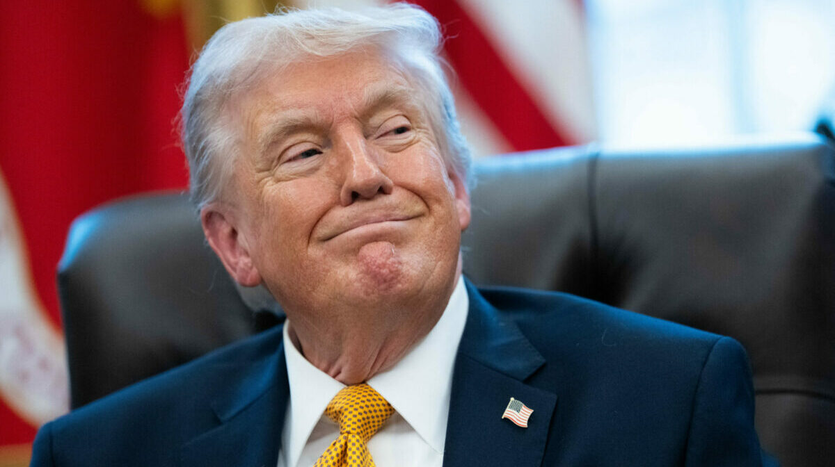Trump spune că acordul de pace cu Iranul va fi semnat m&acirc;ine: &bdquo;Str&acirc;mtoarea Ormuz va fi redeschisă pentru toată lumea&rdquo;