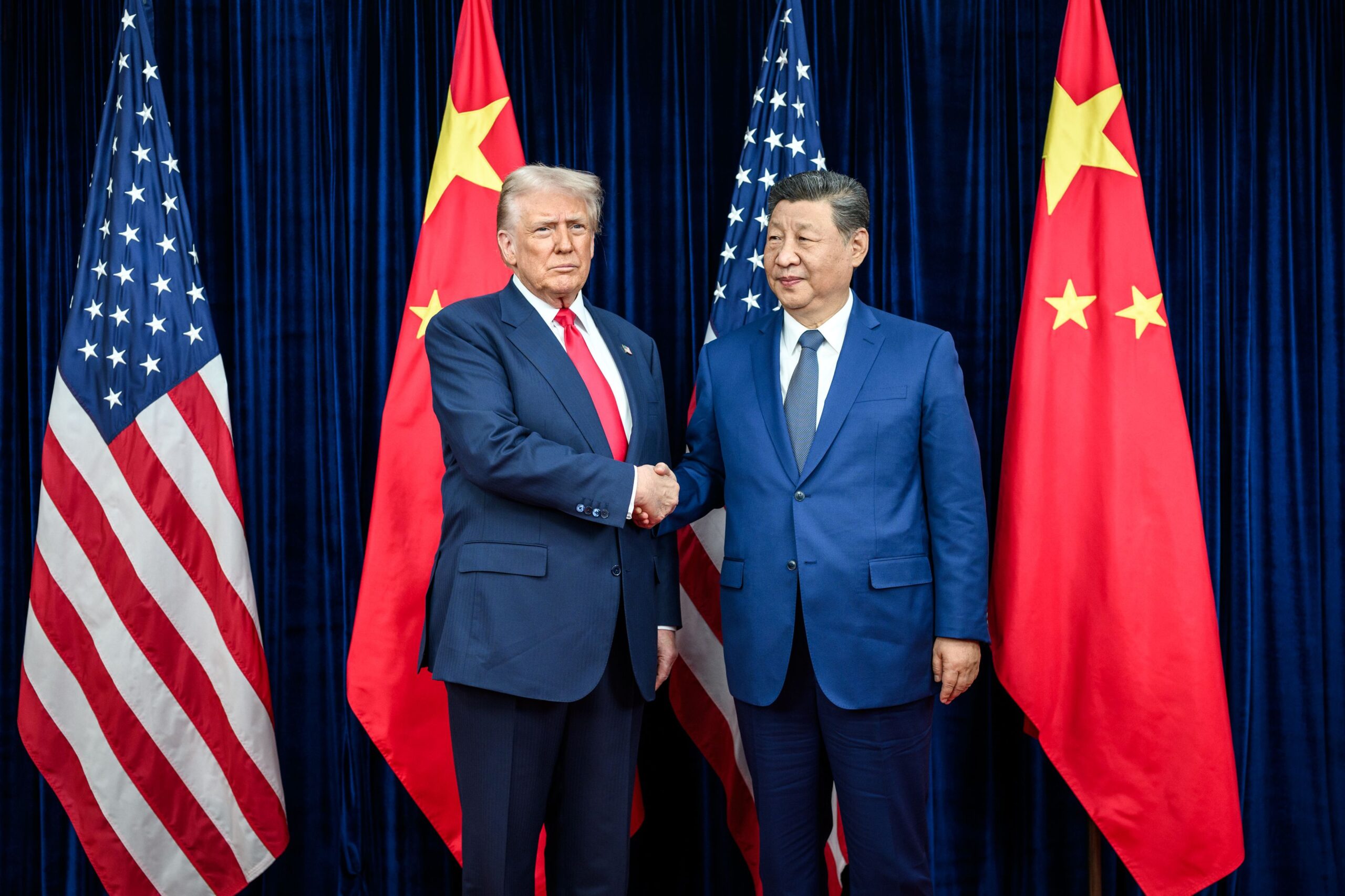 Trump spune că Xi Jinping nu va trimite echipament militar &icirc;n Iran și și-a oferit ajutorul pentru redeschiderea Ormuz