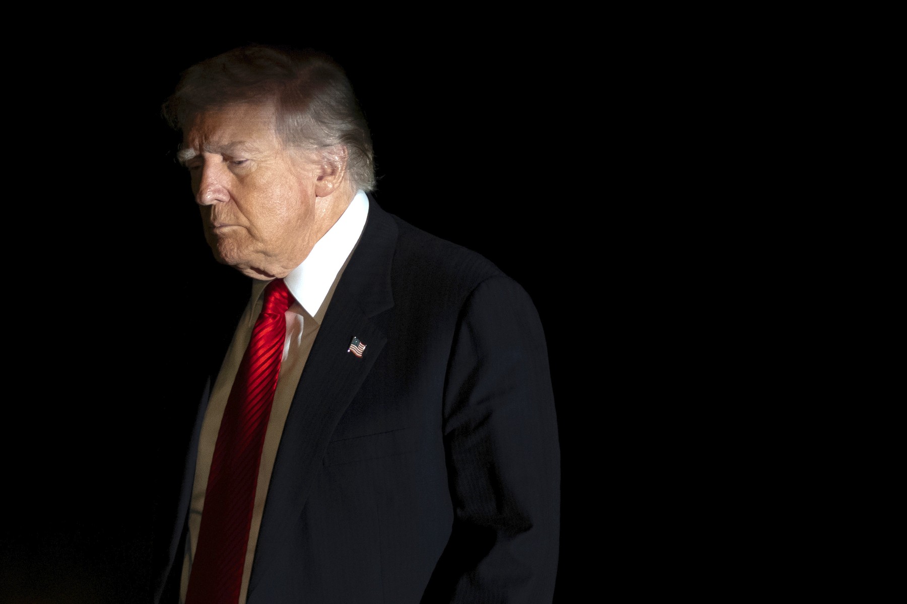 Trump urmează să se adreseze naţiunii. Surse Reuters: dezvăluiri despre o presupusă interferenţă chineză &icirc;n alegerile americane