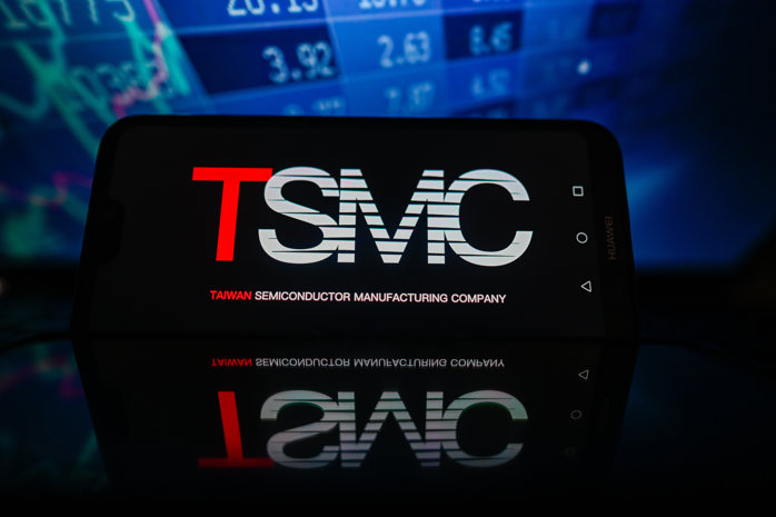 TSMC sparge toate recordurile, după un salt de 77% al profitului. Gigantul taiwanez &icirc;şi majorează investiţiile &icirc;n SUA cu &icirc;ncă 100 de miliarde de dolari. Cererea pentru cipurile AI răm&acirc;ne extrem de puternică