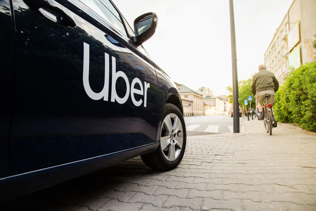 Uber cumpără Delivery Hero pentru aproape 15 miliarde de dolari și creează unul dintre cei mai mari jucători globali din livrările de m&acirc;ncare