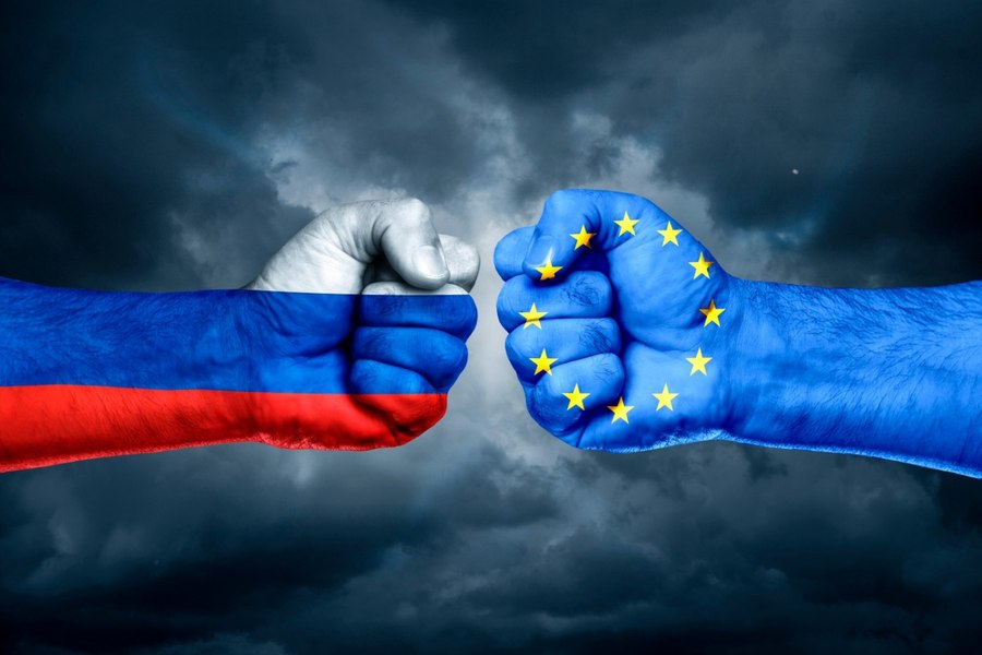 UE a aprobat al 21-lea pachet de sancțiuni &icirc;mpotriva Rusiei. Petrolul rusesc, plafonat la 44 de dolari pe baril