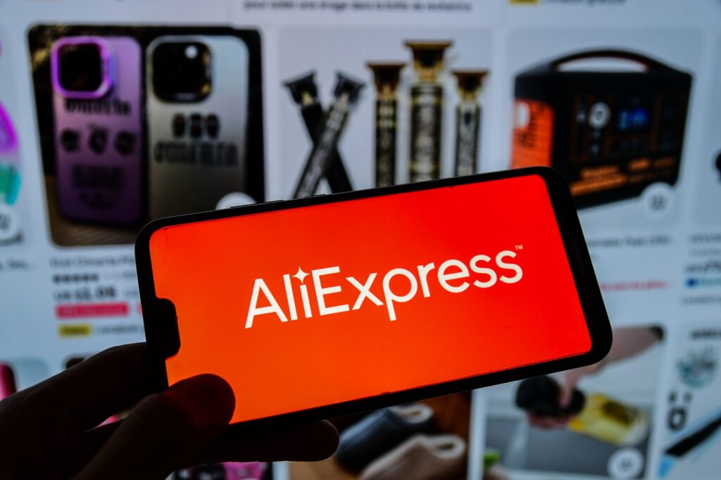 UE aplică o amendă record platformei AliExpress pentru comercializarea de produse contrafăcute