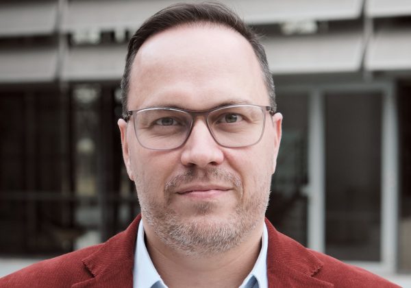 UE ar trebui să impună taxe mai mari pe importul de mașini din China, pentru a forța firmele din această țară să intre &icirc;n parteneriate cu constructorii europeni, consideră ministrul Economiei din landul Saxonia