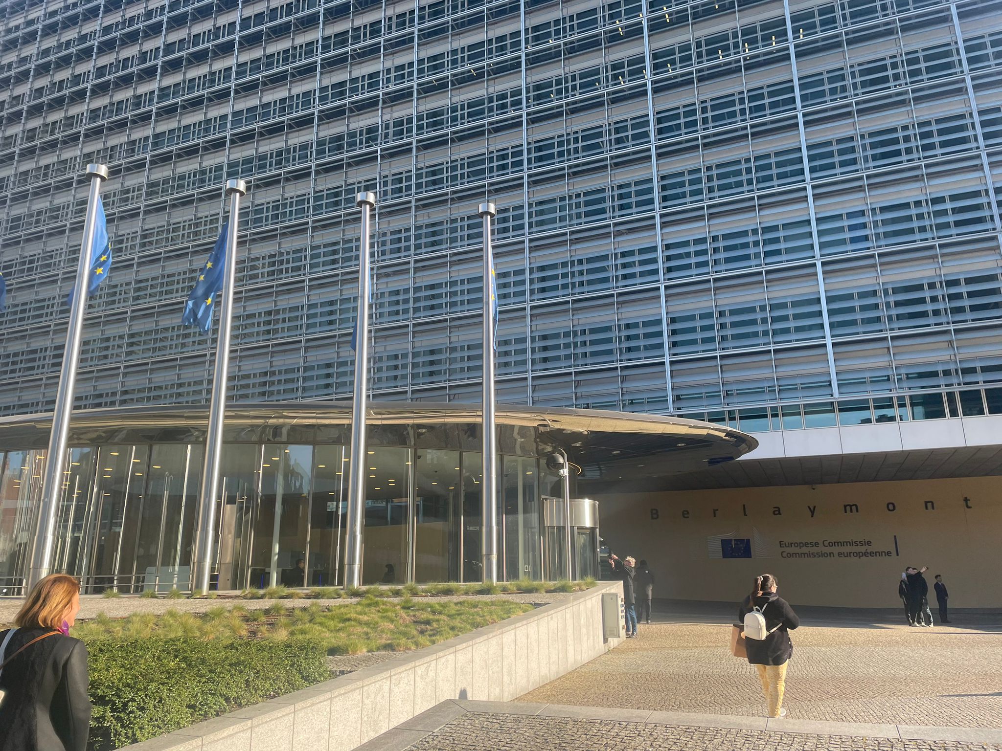 UE ordonă companiei Meta să modifice interfeţele Instagram şi Facebook pe motiv că provoacă dependenţă